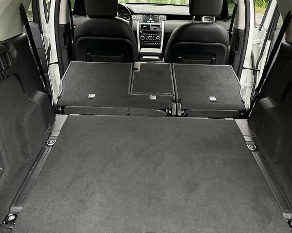 Білий Ленд Ровер Discovery Sport, об'ємом двигуна 2 л та пробігом 118 тис. км за 18099 $, фото 23 на Automoto.ua