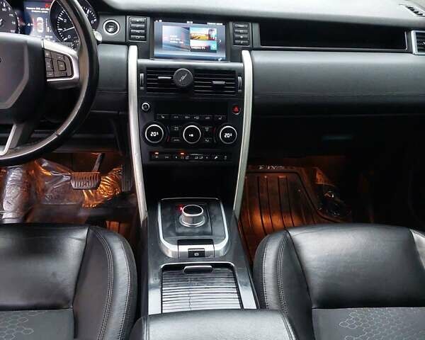 Ленд Ровер Discovery Sport 2016 в Киеве на Automoto.ua Белый Ленд Ровер Discovery Sport, объемом двигателя 2 л и пробегом 28 тыс. км за 16999 $, фото 16 на Automoto.ua