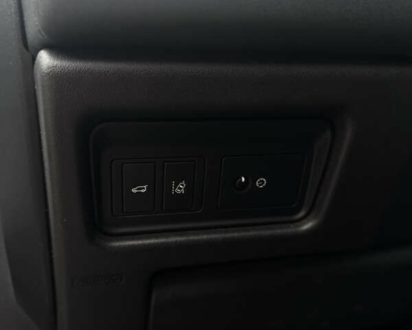 Белый Ленд Ровер Discovery Sport, объемом двигателя 2 л и пробегом 193 тыс. км за 18499 $, фото 27 на Automoto.ua