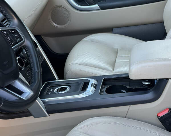 Білий Ленд Ровер Discovery Sport, об'ємом двигуна 2 л та пробігом 122 тис. км за 17500 $, фото 45 на Automoto.ua