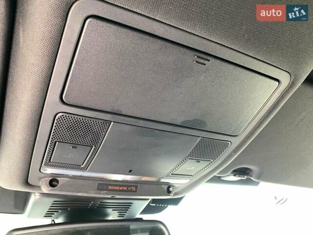 Білий Ленд Ровер Discovery Sport, об'ємом двигуна 2 л та пробігом 145 тис. км за 16990 $, фото 31 на Automoto.ua