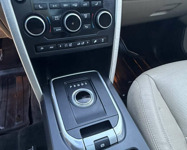 Білий Ленд Ровер Discovery Sport, об'ємом двигуна 2 л та пробігом 122 тис. км за 17500 $, фото 57 на Automoto.ua