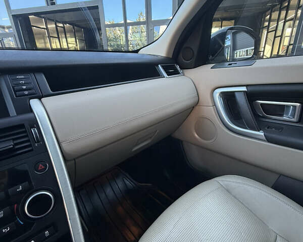 Білий Ленд Ровер Discovery Sport, об'ємом двигуна 2 л та пробігом 122 тис. км за 17500 $, фото 70 на Automoto.ua