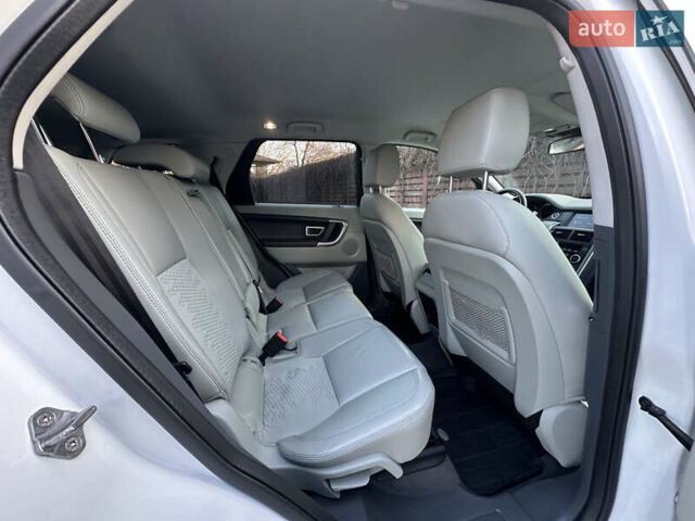 Білий Ленд Ровер Discovery Sport, об'ємом двигуна 2 л та пробігом 111 тис. км за 18500 $, фото 38 на Automoto.ua