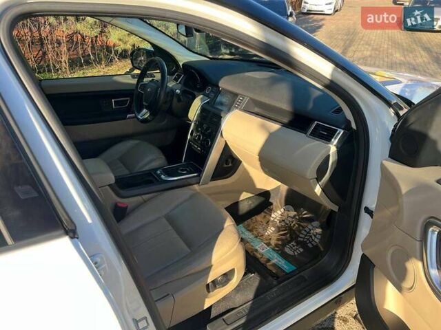 Белый Ленд Ровер Discovery Sport, объемом двигателя 2 л и пробегом 104 тыс. км за 17800 $, фото 10 на Automoto.ua