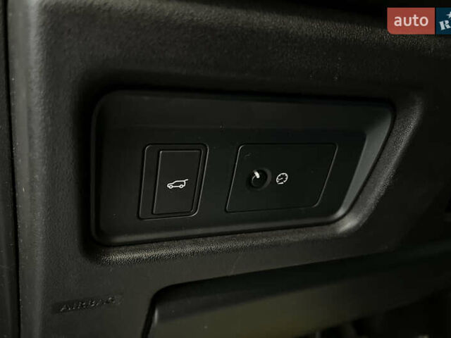 Белый Ленд Ровер Discovery Sport, объемом двигателя 2 л и пробегом 167 тыс. км за 19700 $, фото 14 на Automoto.ua