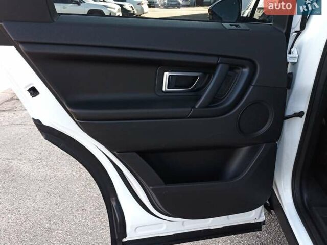 Белый Ленд Ровер Discovery Sport, объемом двигателя 2.18 л и пробегом 250 тыс. км за 15300 $, фото 18 на Automoto.ua