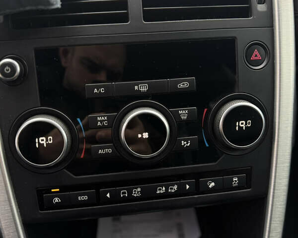 Белый Ленд Ровер Discovery Sport, объемом двигателя 2 л и пробегом 193 тыс. км за 18499 $, фото 16 на Automoto.ua