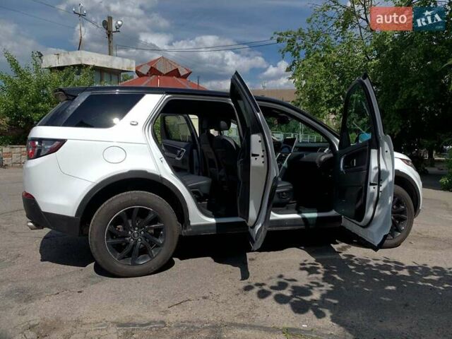 Білий Ленд Ровер Discovery Sport, об'ємом двигуна 2 л та пробігом 145 тис. км за 17790 $, фото 12 на Automoto.ua