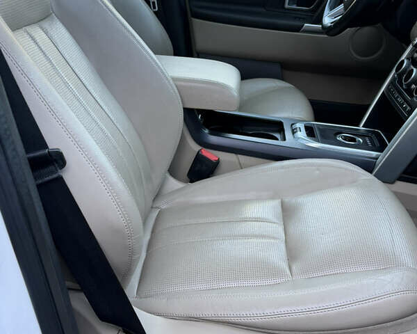 Білий Ленд Ровер Discovery Sport, об'ємом двигуна 2 л та пробігом 122 тис. км за 17500 $, фото 37 на Automoto.ua