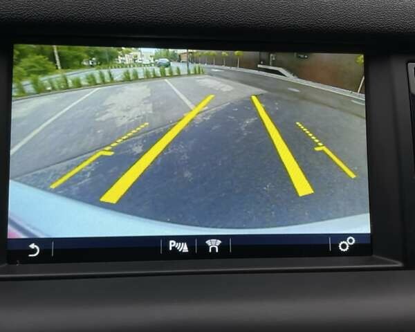 Білий Ленд Ровер Discovery Sport, об'ємом двигуна 2 л та пробігом 118 тис. км за 18099 $, фото 11 на Automoto.ua