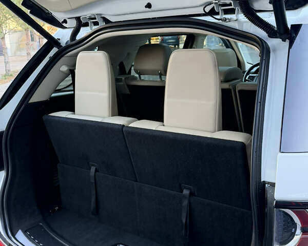 Білий Ленд Ровер Discovery Sport, об'ємом двигуна 2 л та пробігом 122 тис. км за 17500 $, фото 28 на Automoto.ua