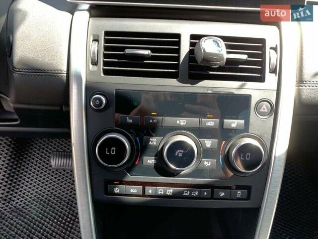 Білий Ленд Ровер Discovery Sport, об'ємом двигуна 2 л та пробігом 145 тис. км за 17790 $, фото 32 на Automoto.ua