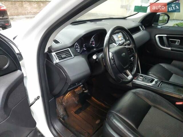 Ленд Ровер Discovery Sport 2016 в Киеве на Automoto.ua Белый Ленд Ровер Discovery Sport, объемом двигателя 2 л и пробегом 28 тыс. км за 16999 $, фото 13 на Automoto.ua