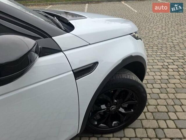 Білий Ленд Ровер Discovery Sport, об'ємом двигуна 2.2 л та пробігом 165 тис. км за 21950 $, фото 19 на Automoto.ua