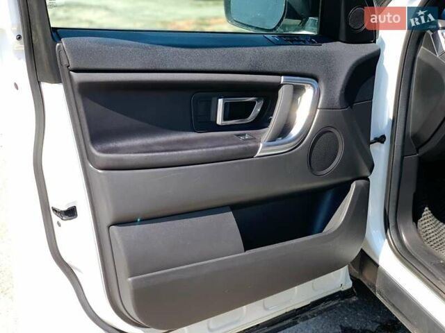 Білий Ленд Ровер Discovery Sport, об'ємом двигуна 2 л та пробігом 145 тис. км за 16990 $, фото 23 на Automoto.ua