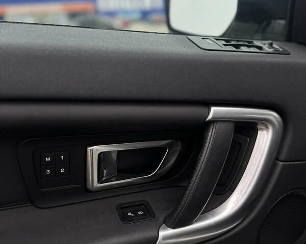 Белый Ленд Ровер Discovery Sport, объемом двигателя 2 л и пробегом 193 тыс. км за 18499 $, фото 14 на Automoto.ua