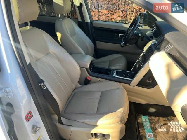 Белый Ленд Ровер Discovery Sport, объемом двигателя 2 л и пробегом 104 тыс. км за 17800 $, фото 14 на Automoto.ua