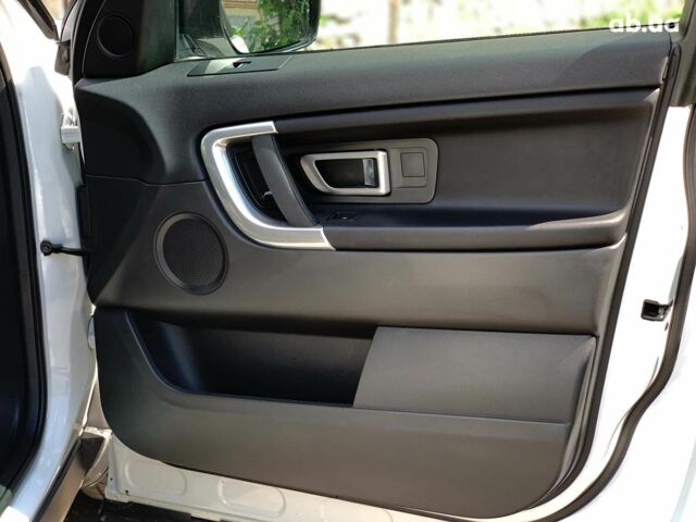 Белый Ленд Ровер Discovery Sport, объемом двигателя 2 л и пробегом 145 тыс. км за 18990 $, фото 25 на Automoto.ua