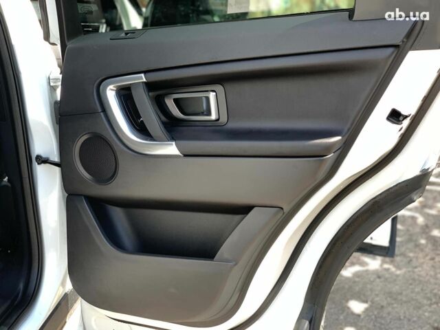 Белый Ленд Ровер Discovery Sport, объемом двигателя 2 л и пробегом 145 тыс. км за 18990 $, фото 24 на Automoto.ua