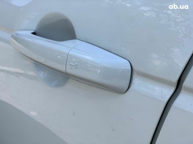 Белый Ленд Ровер Discovery Sport, объемом двигателя 2 л и пробегом 145 тыс. км за 18990 $, фото 13 на Automoto.ua