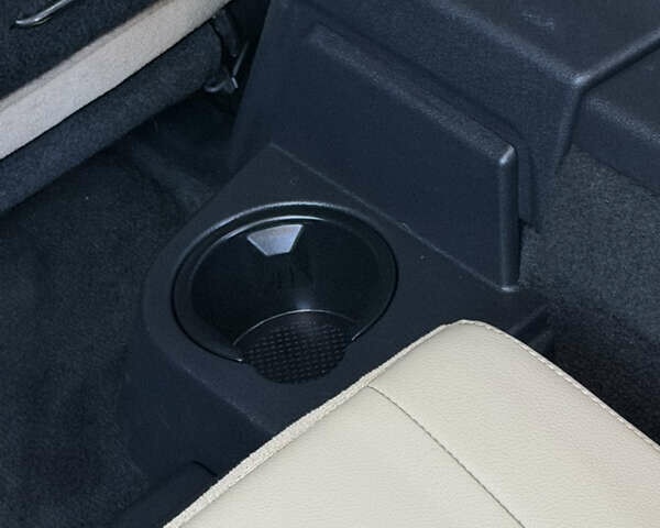 Білий Ленд Ровер Discovery Sport, об'ємом двигуна 2 л та пробігом 122 тис. км за 17500 $, фото 27 на Automoto.ua