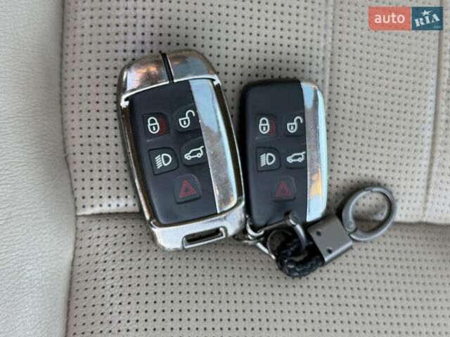 Білий Ленд Ровер Discovery Sport, об'ємом двигуна 2 л та пробігом 122 тис. км за 17500 $, фото 81 на Automoto.ua