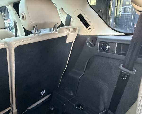 Білий Ленд Ровер Discovery Sport, об'ємом двигуна 2 л та пробігом 122 тис. км за 17500 $, фото 25 на Automoto.ua