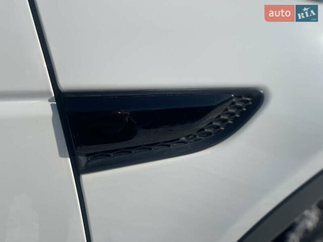 Білий Ленд Ровер Discovery Sport, об'ємом двигуна 2 л та пробігом 164 тис. км за 17500 $, фото 62 на Automoto.ua