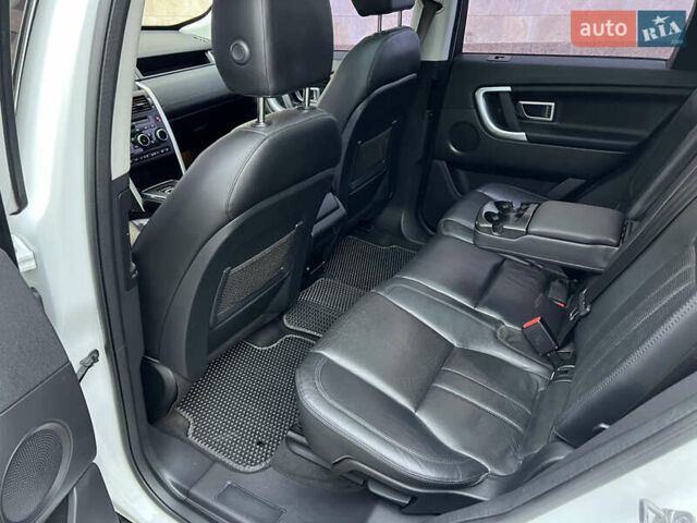 Белый Ленд Ровер Discovery Sport, объемом двигателя 2 л и пробегом 142 тыс. км за 18900 $, фото 11 на Automoto.ua