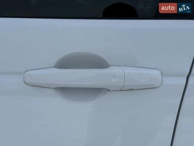 Белый Ленд Ровер Discovery Sport, объемом двигателя 2 л и пробегом 173 тыс. км за 16200 $, фото 35 на Automoto.ua