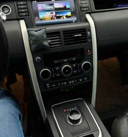 Білий Ленд Ровер Discovery Sport, об'ємом двигуна 2 л та пробігом 197 тис. км за 17200 $, фото 19 на Automoto.ua