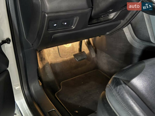 Белый Ленд Ровер Discovery Sport, объемом двигателя 2 л и пробегом 158 тыс. км за 17500 $, фото 79 на Automoto.ua