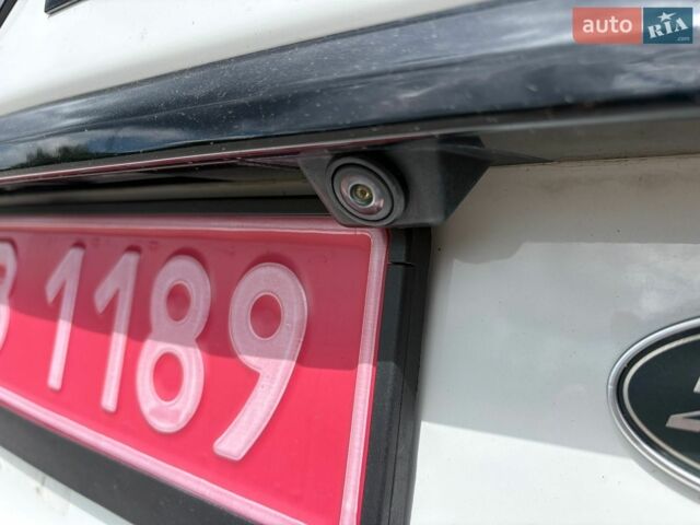 Білий Ленд Ровер Discovery Sport, об'ємом двигуна 2 л та пробігом 169 тис. км за 16500 $, фото 32 на Automoto.ua