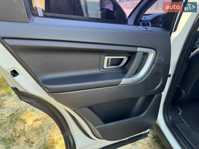 Білий Ленд Ровер Discovery Sport, об'ємом двигуна 2 л та пробігом 145 тис. км за 16500 $, фото 31 на Automoto.ua