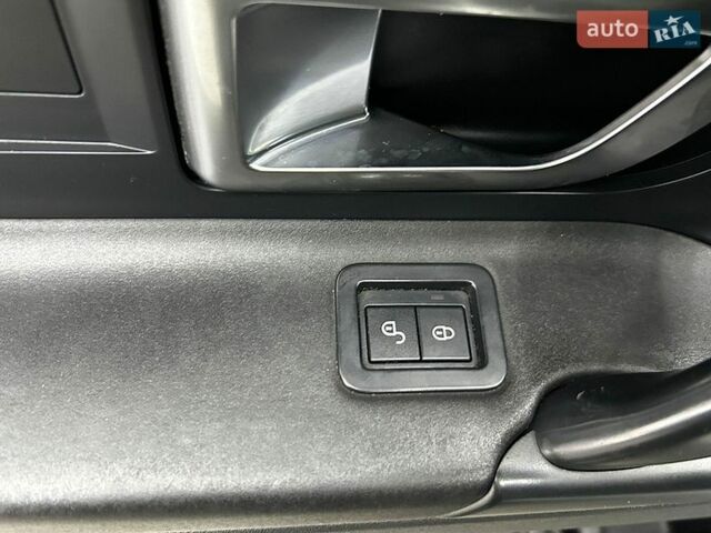 Белый Ленд Ровер Discovery Sport, объемом двигателя 2 л и пробегом 229 тыс. км за 15500 $, фото 12 на Automoto.ua