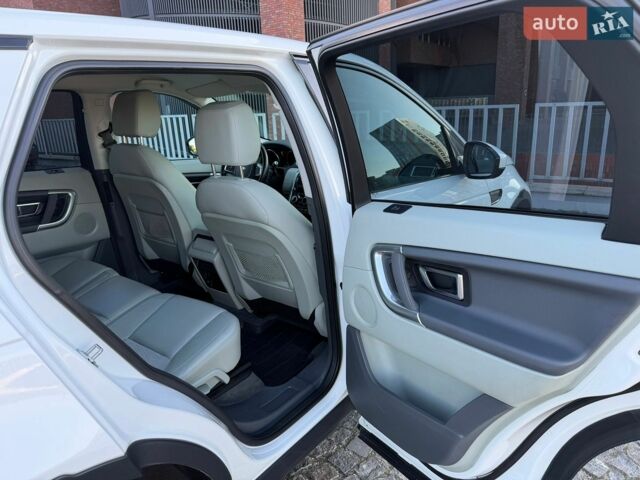 Білий Ленд Ровер Discovery Sport, об'ємом двигуна 2 л та пробігом 124 тис. км за 19000 $, фото 21 на Automoto.ua