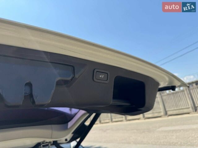 Білий Ленд Ровер Discovery Sport, об'ємом двигуна 2 л та пробігом 145 тис. км за 16500 $, фото 28 на Automoto.ua