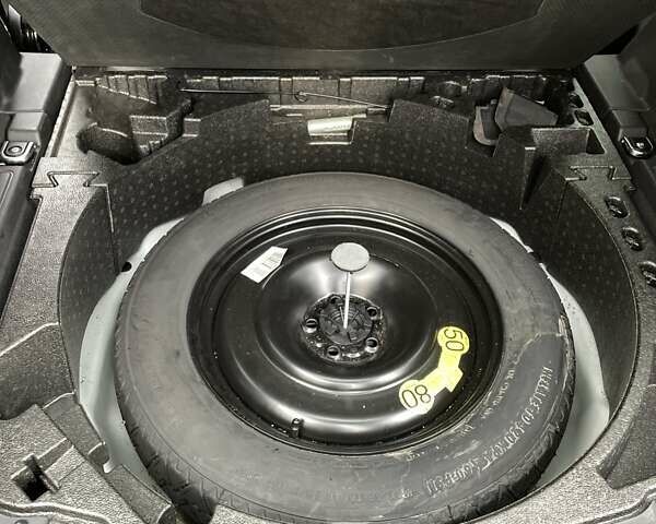 Білий Ленд Ровер Discovery Sport, об'ємом двигуна 2 л та пробігом 118 тис. км за 18099 $, фото 22 на Automoto.ua