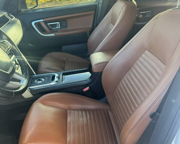 Білий Ленд Ровер Discovery Sport, об'ємом двигуна 2 л та пробігом 173 тис. км за 17500 $, фото 13 на Automoto.ua