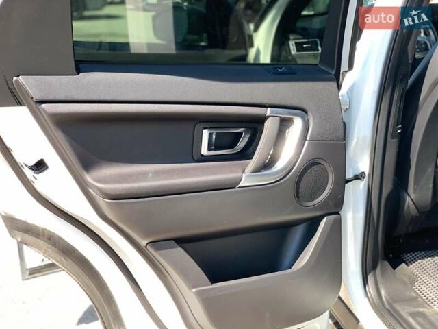 Білий Ленд Ровер Discovery Sport, об'ємом двигуна 2 л та пробігом 145 тис. км за 16990 $, фото 20 на Automoto.ua