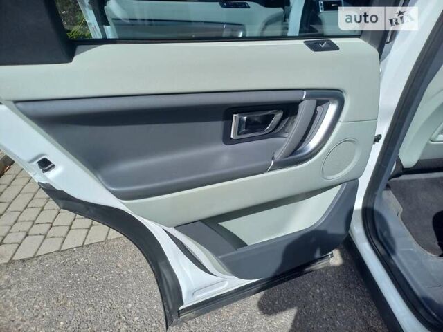 Білий Ленд Ровер Discovery Sport, об'ємом двигуна 2 л та пробігом 155 тис. км за 19000 $, фото 39 на Automoto.ua