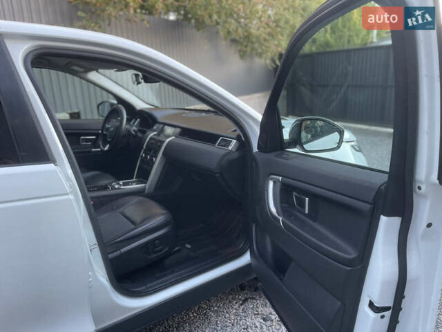 Белый Ленд Ровер Discovery Sport, объемом двигателя 2 л и пробегом 85 тыс. км за 20900 $, фото 11 на Automoto.ua