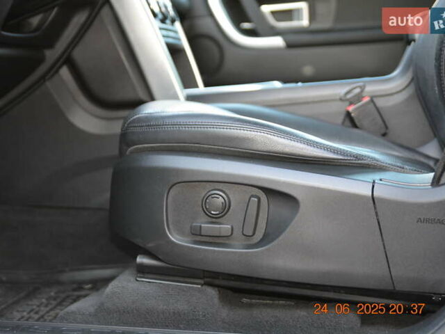 Белый Ленд Ровер Discovery Sport, объемом двигателя 2 л и пробегом 84 тыс. км за 20200 $, фото 9 на Automoto.ua