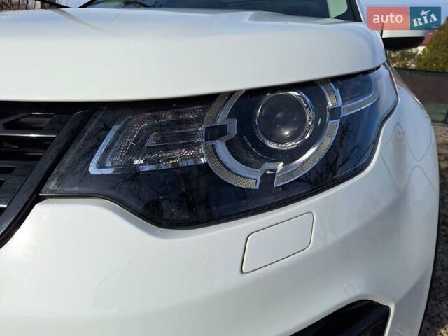 Белый Ленд Ровер Discovery Sport, объемом двигателя 2 л и пробегом 210 тыс. км за 16999 $, фото 12 на Automoto.ua
