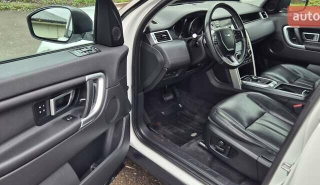 Білий Ленд Ровер Discovery Sport, об'ємом двигуна 2 л та пробігом 70 тис. км за 18300 $, фото 28 на Automoto.ua