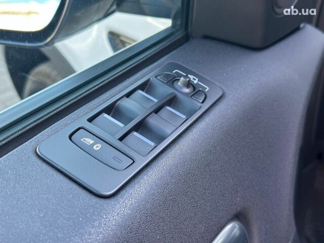 Білий Ленд Ровер Discovery Sport, об'ємом двигуна 2 л та пробігом 88 тис. км за 26990 $, фото 11 на Automoto.ua