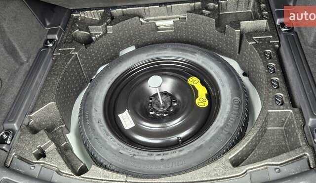 Білий Ленд Ровер Discovery Sport, об'ємом двигуна 2 л та пробігом 70 тис. км за 18300 $, фото 17 на Automoto.ua