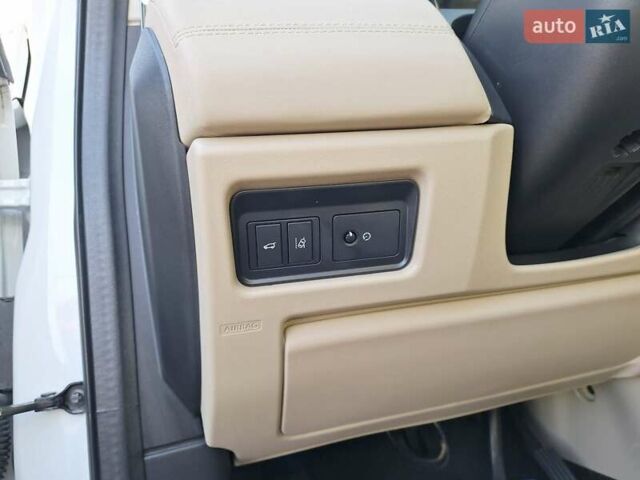 Белый Ленд Ровер Discovery Sport, объемом двигателя 2 л и пробегом 210 тыс. км за 16999 $, фото 34 на Automoto.ua