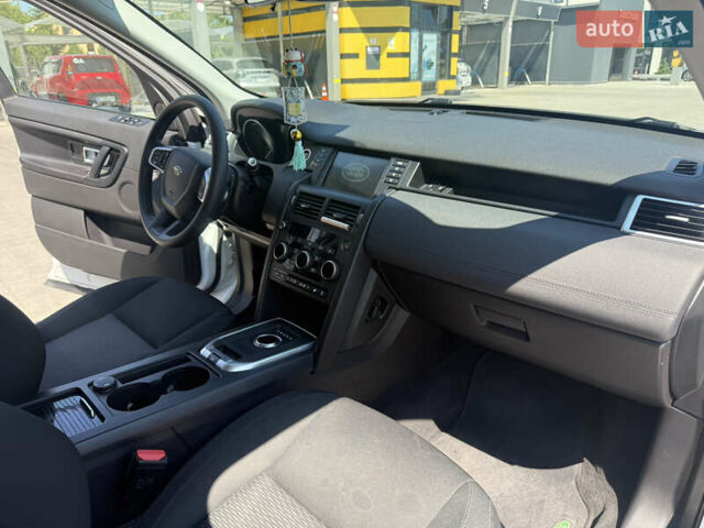 Белый Ленд Ровер Discovery Sport, объемом двигателя 2 л и пробегом 134 тыс. км за 22200 $, фото 10 на Automoto.ua
